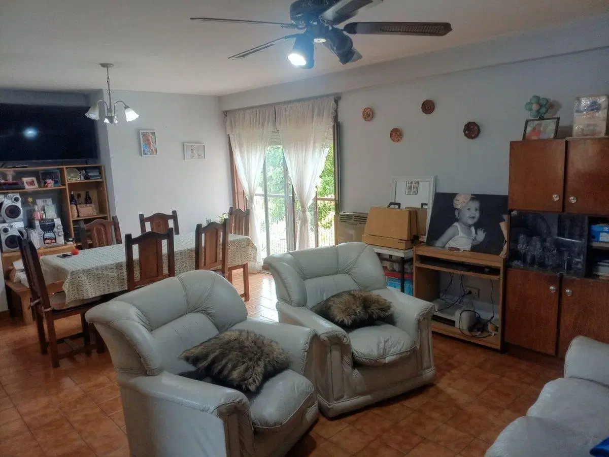 SE VENDE DEPARTAMENTO ZONA CHATEAU 3 DORMITORIOS 3