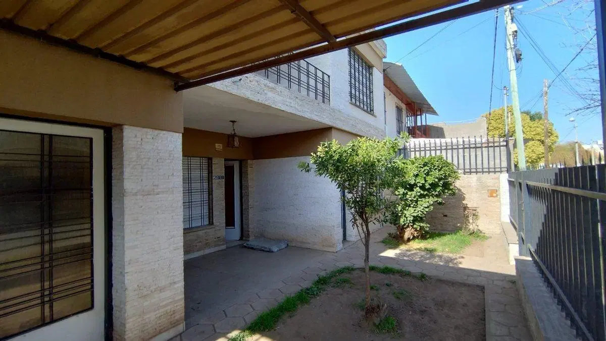 VENTA CASA 6 DORMITORIOS 2 COCHERAS LOS PARAISOS 2