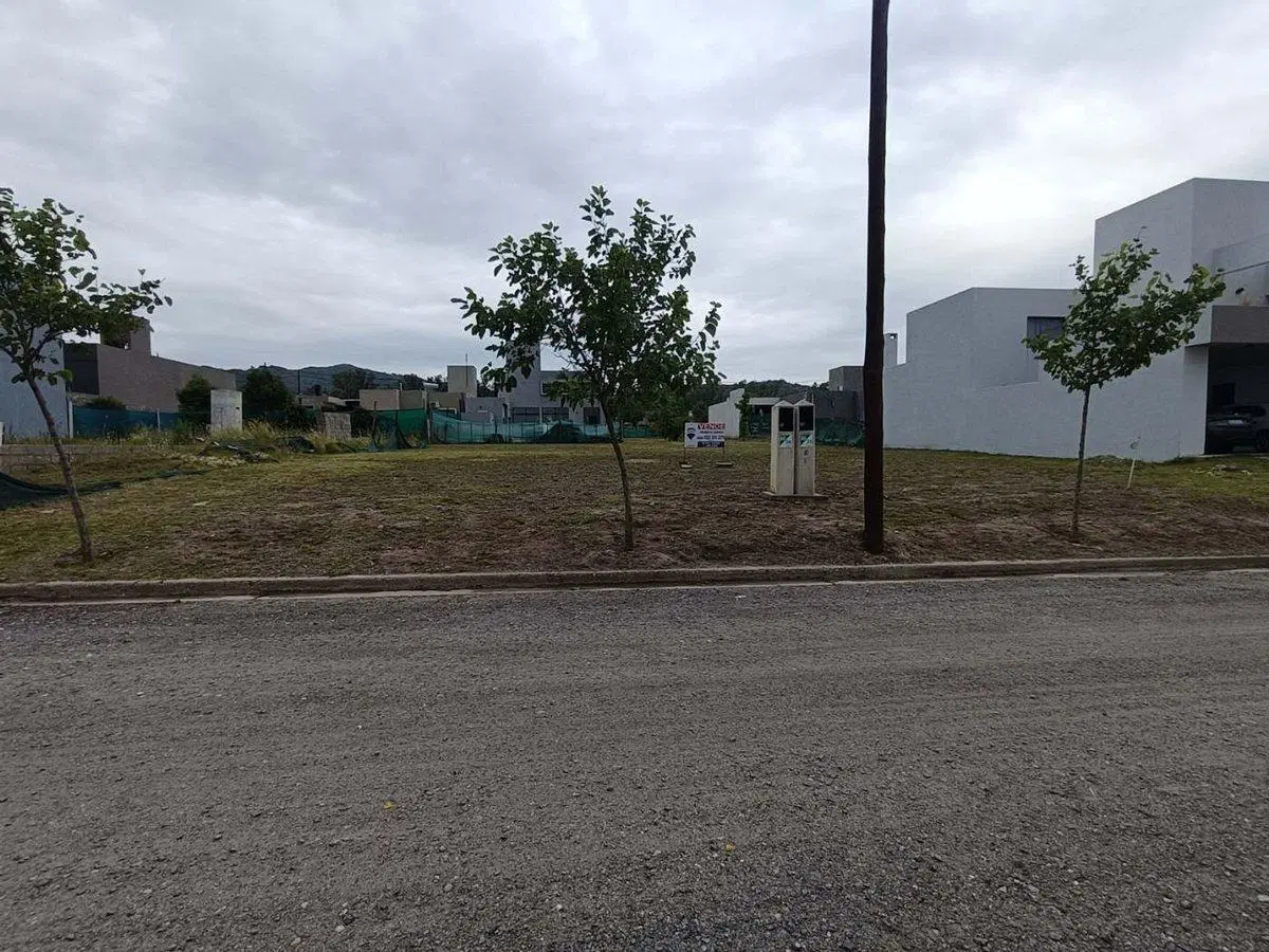VENTA TERRENO DE 350 M2 TEJAS 4 2DA. ETAPA 5
