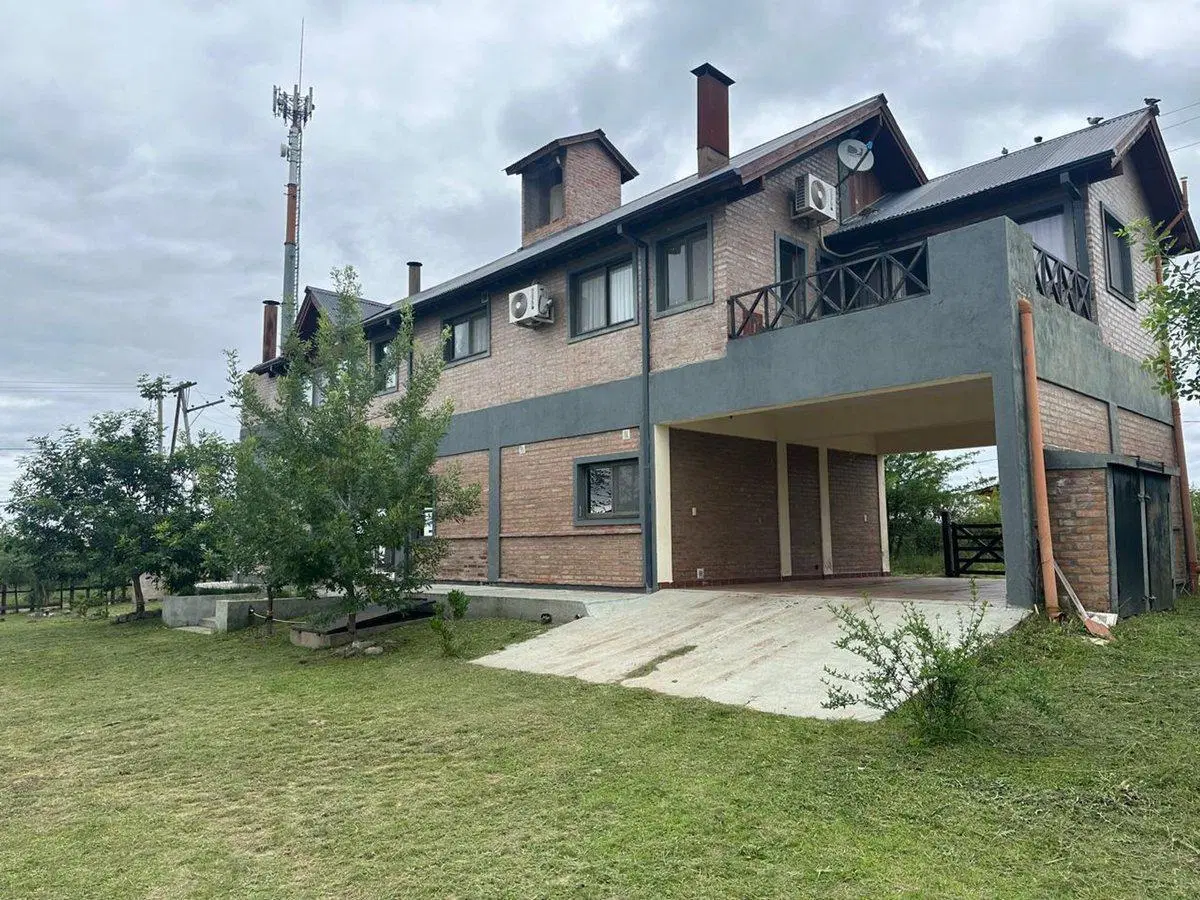 VENTA CASA CON LOCAL Y DOS CABAÑAS EN YACANTO 5