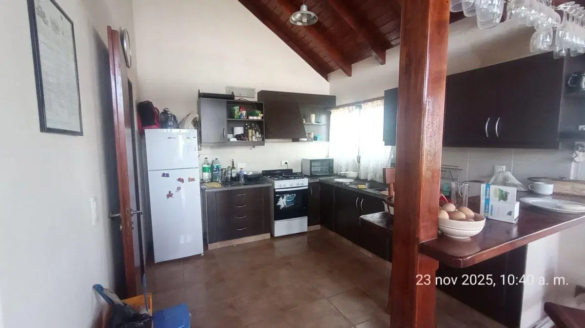 VENTA CASA CON LOCAL Y DOS CABAÑAS EN YACANTO 2
