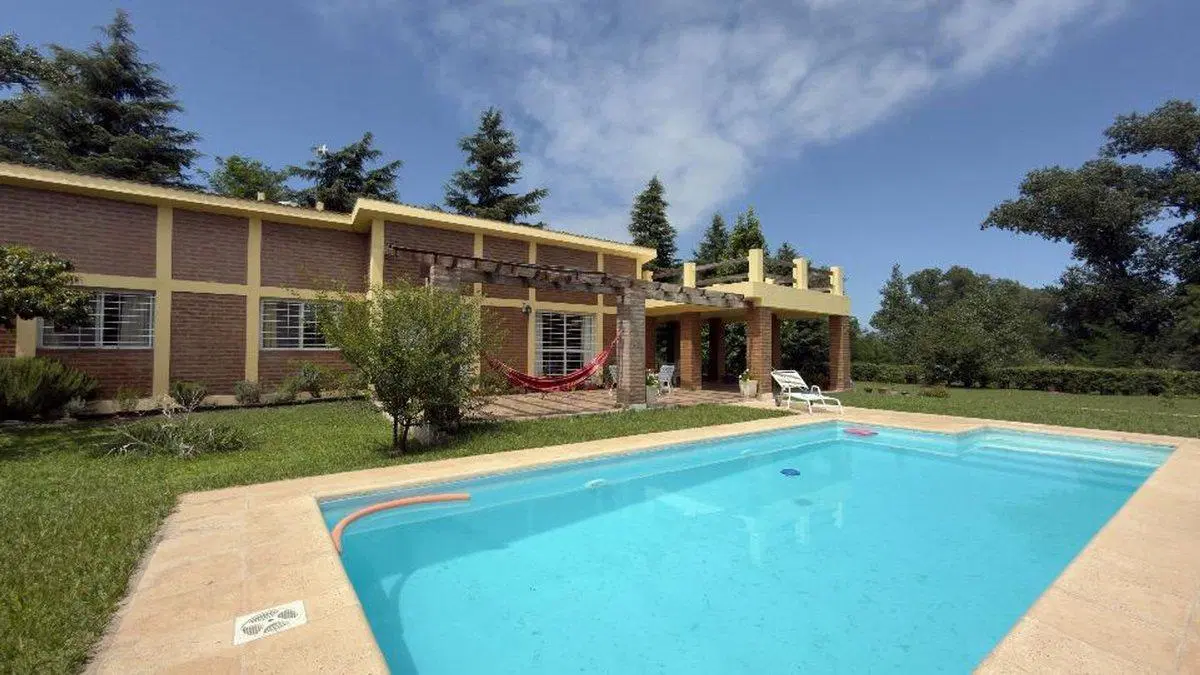 VENTA CASA 2 DORMITORIOS PILETA POTRERO DE GARAY 2