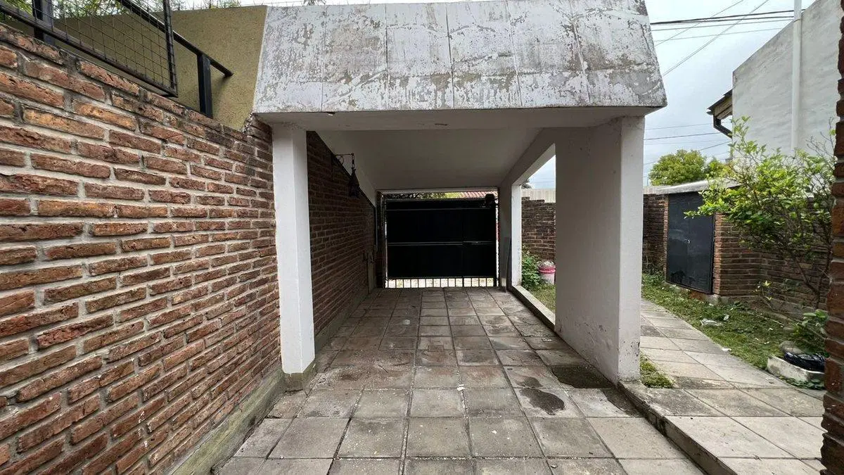 VENTA CASA 2 DORMITORIOS BARRIO LOS PLATANOS 5
