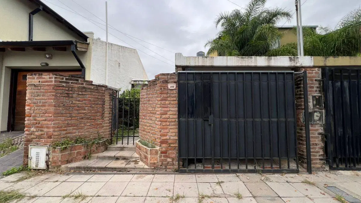 VENTA CASA 2 DORMITORIOS BARRIO LOS PLATANOS 4