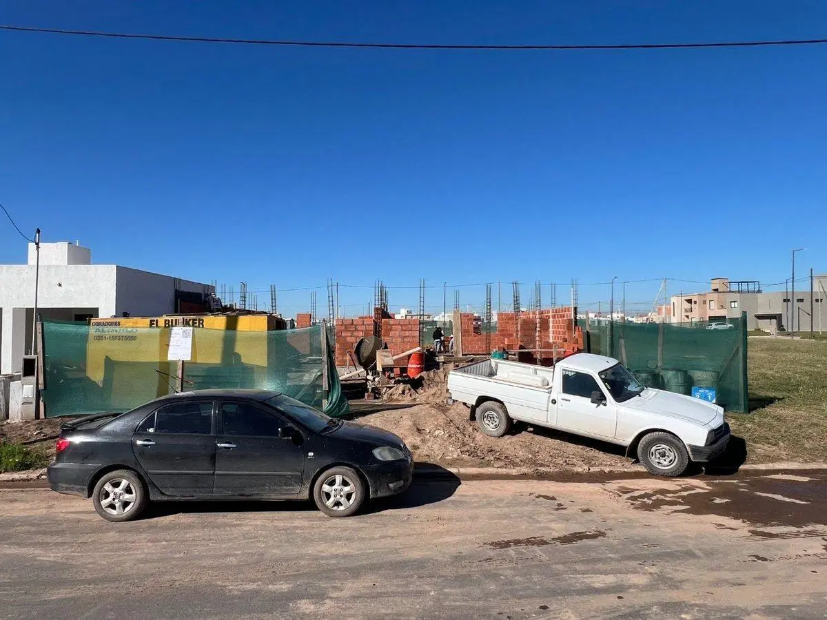 VENTA DUPLEX 3 DORMITORIOS PAMPAS DE MANANTIALES 4