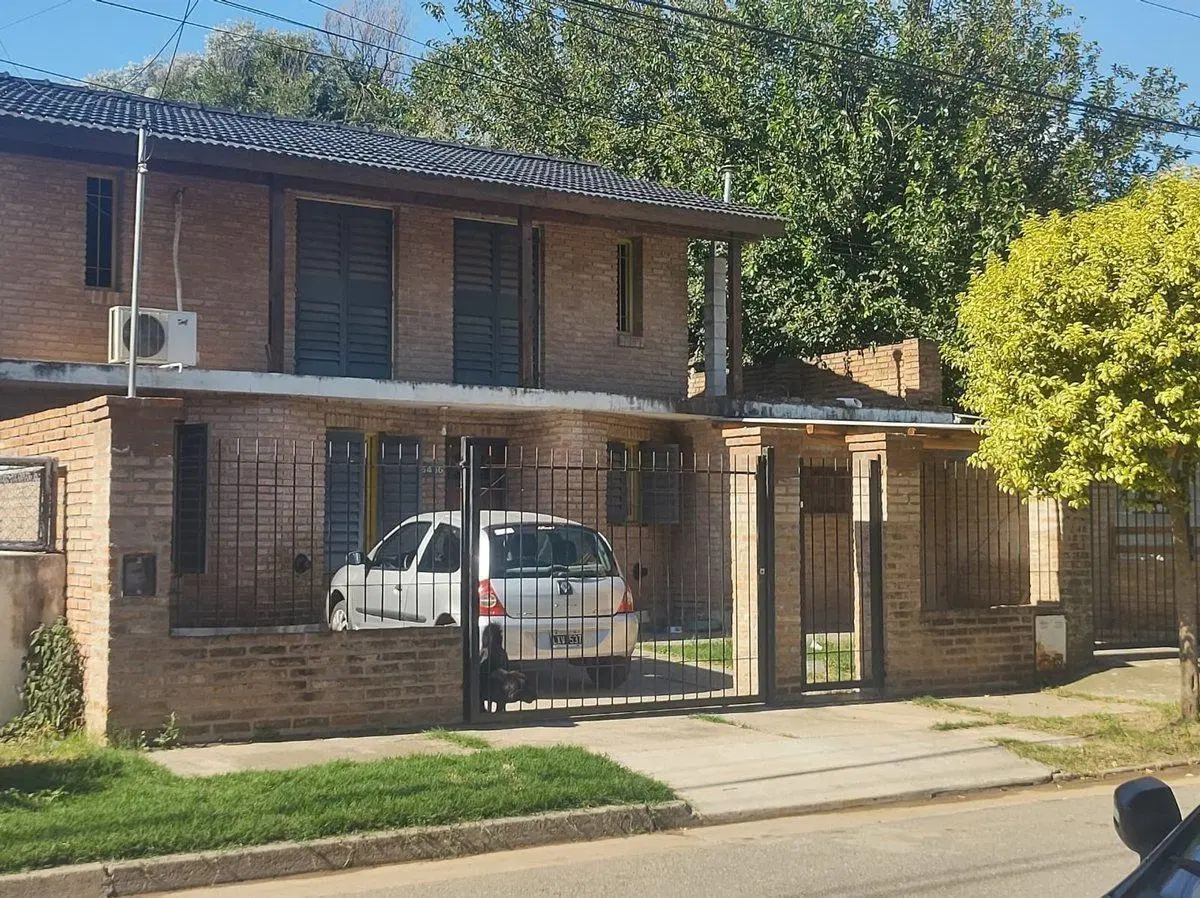 VENTA CASA DE 3 DORMITORIOS ZONA ARGUELLO 4
