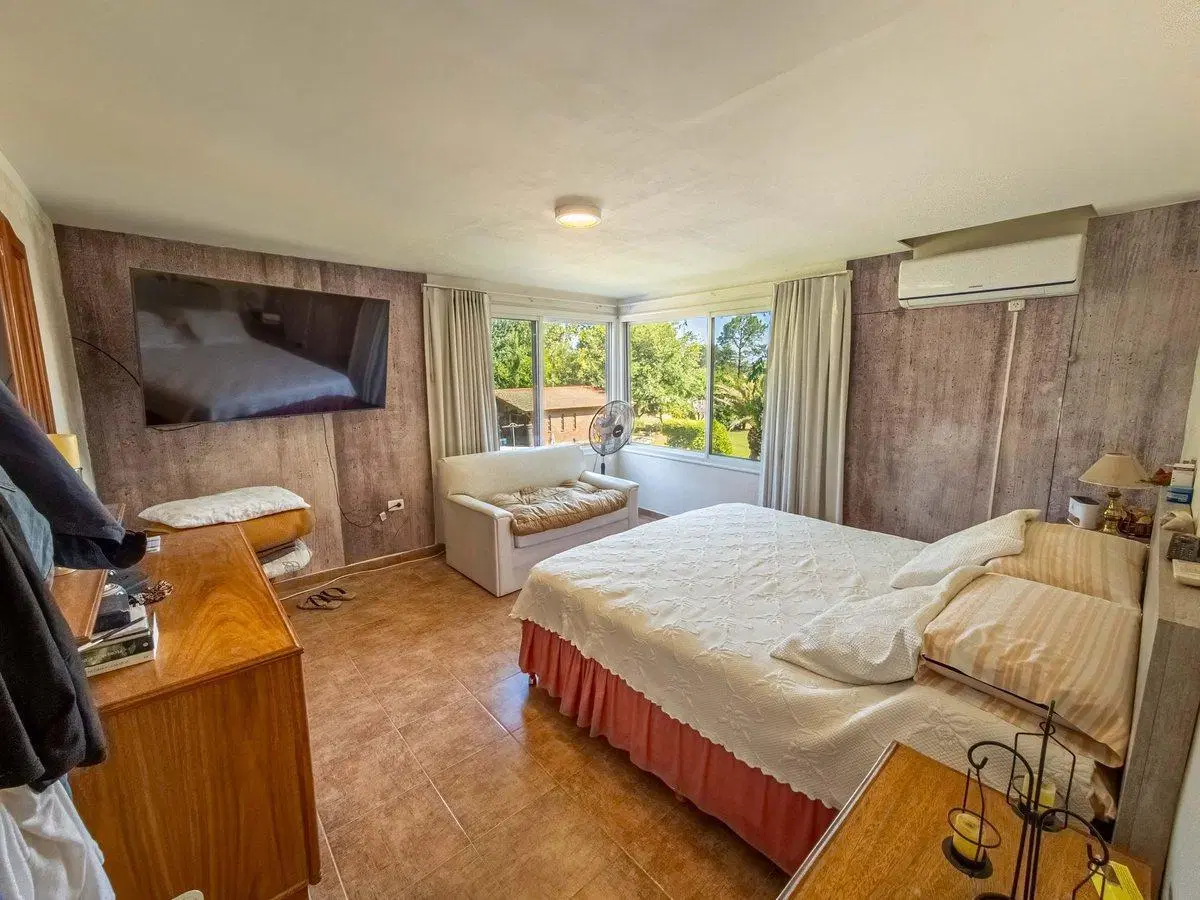 CASA 4 DORM Y PILETA - PLAYA GRANDE. V DEL DIQUE 5