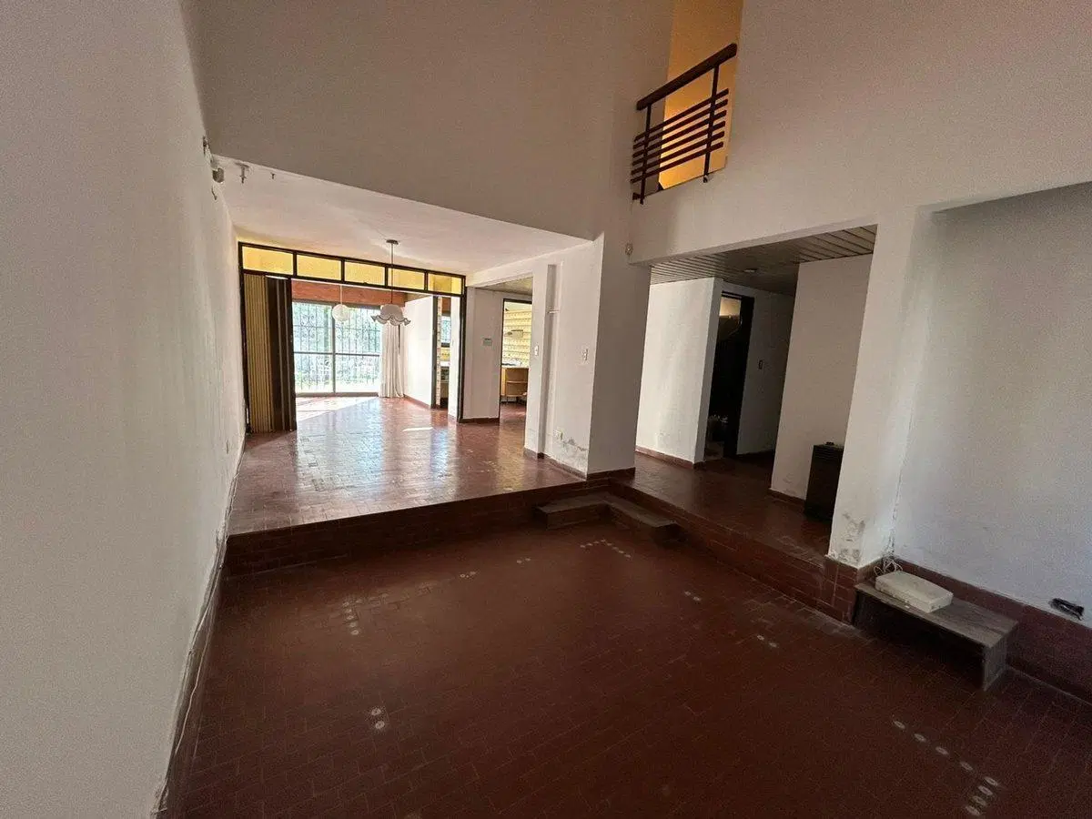 Casa en venta 4 dormitorios barrio Colon 2