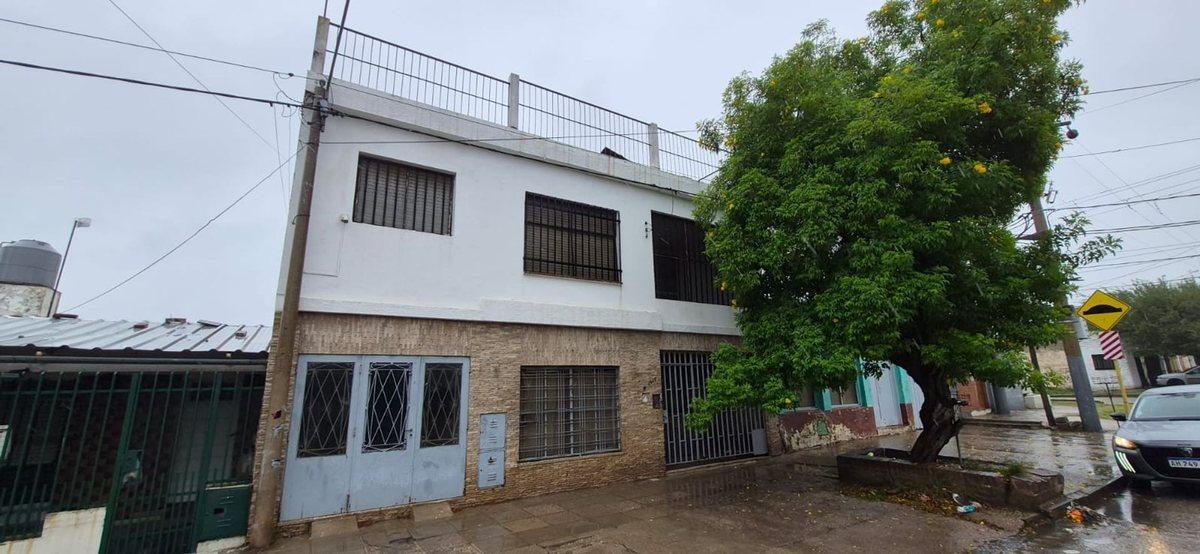 VENTA 2 CASAS DE 3 DORMITORIOS Y PATIO EN B YAPEYU