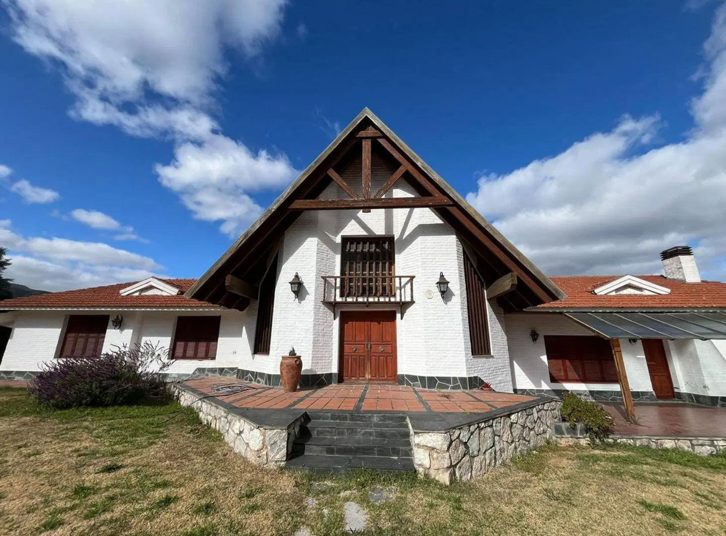 VENTA GRAN CASONA EN LA FALDA APTO COMERCIAL 4