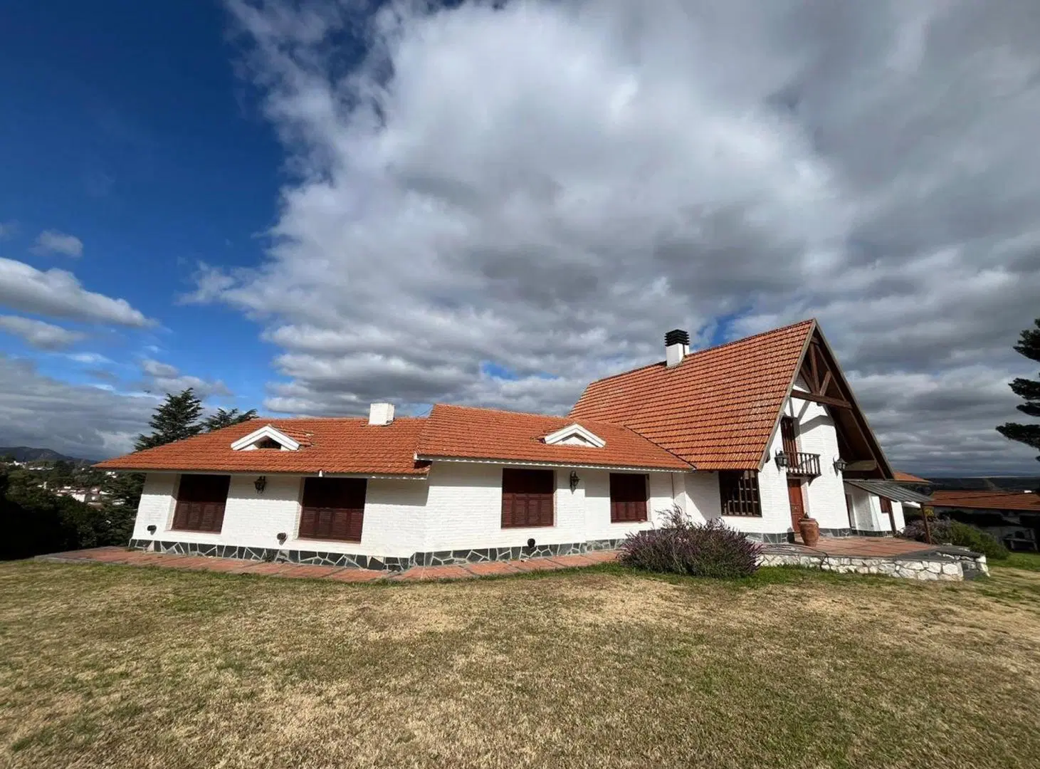 VENTA GRAN CASONA EN LA FALDA APTO COMERCIAL 2