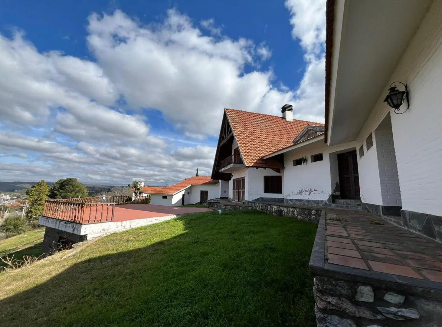 VENTA GRAN CASONA EN LA FALDA APTO COMERCIAL 3