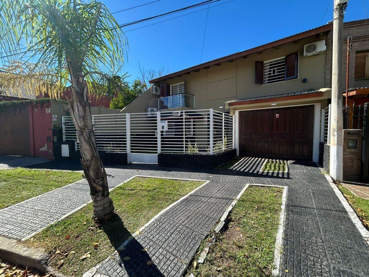 Venta Casa 4 dormitorios y pileta B San Salvador