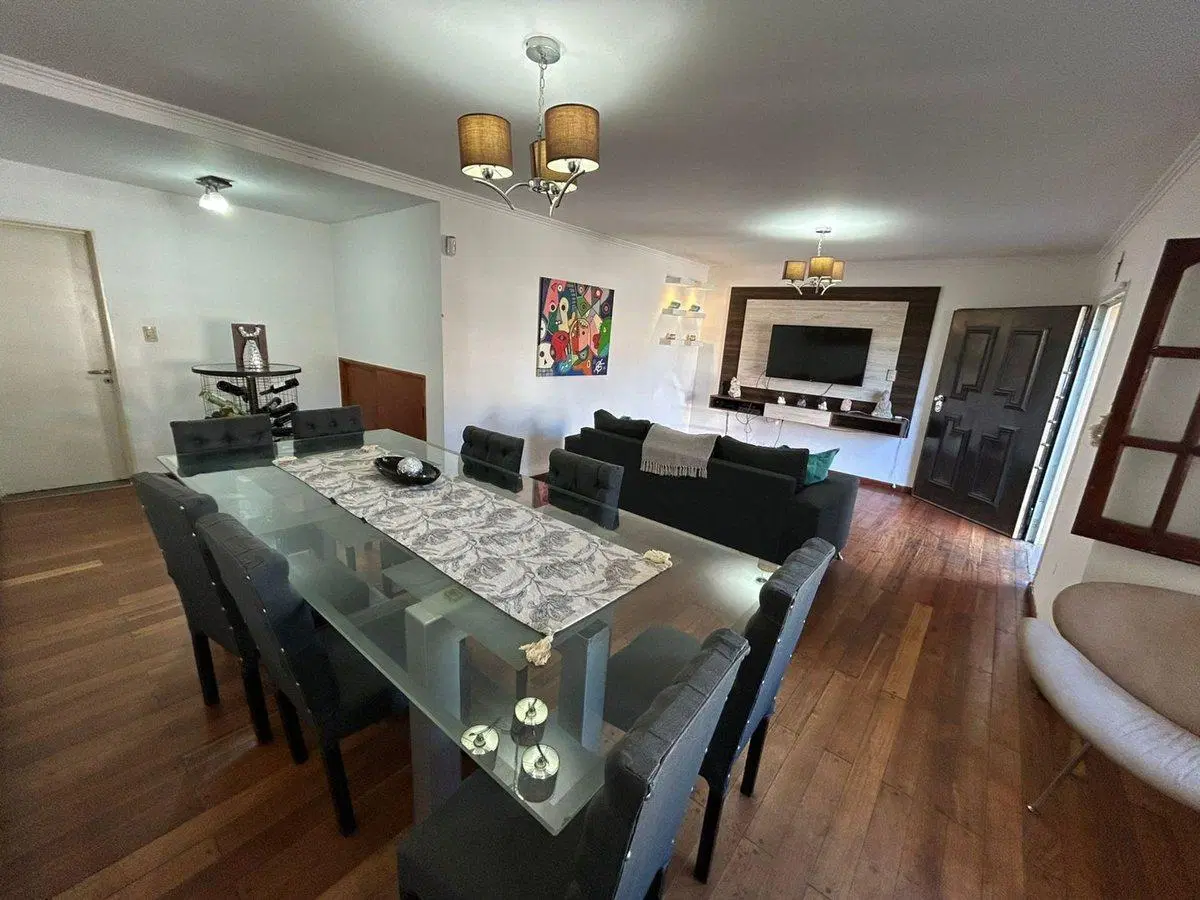 Venta Casa 4 dormitorios y pileta B San Salvador 2