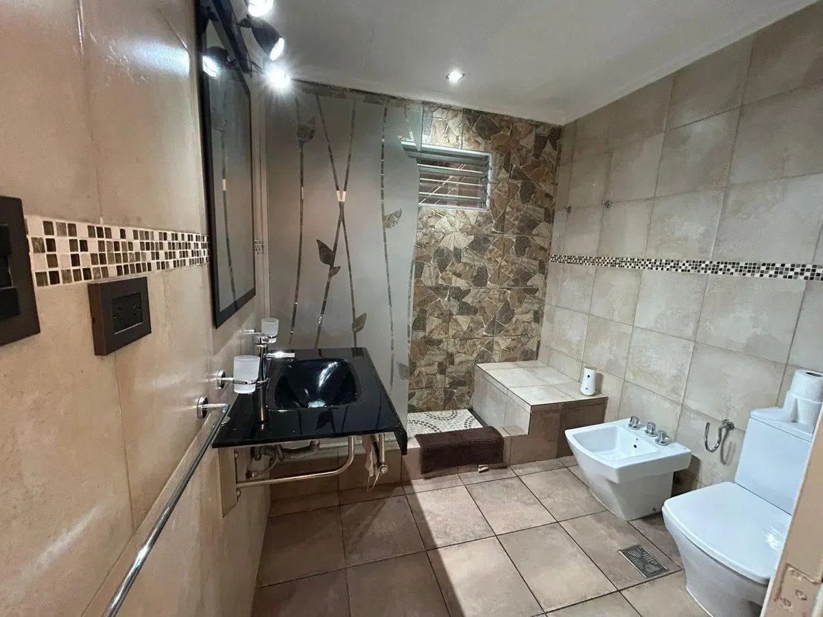 VENTA CASA 3 DORMITORIOS REFACCIONADA ALTO ALBERDI 4