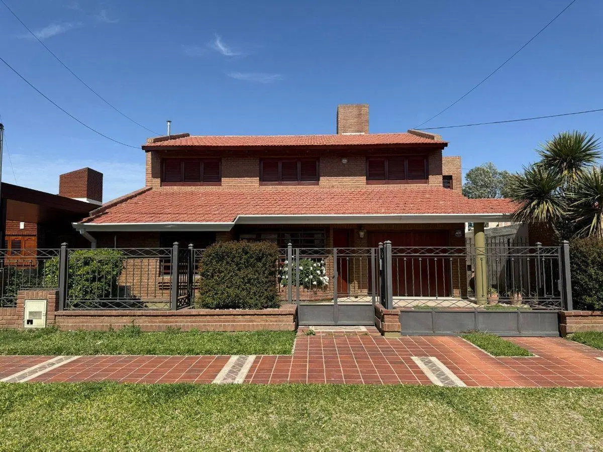 VENTA CASA 4 DORMITORIOS PILETA CLIMATIZADA PILAR 2