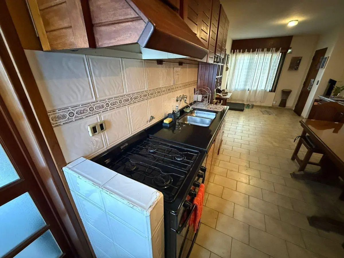 VENTA CASA 4 DORM. MAS GALPON. B° AYACUCHO 4