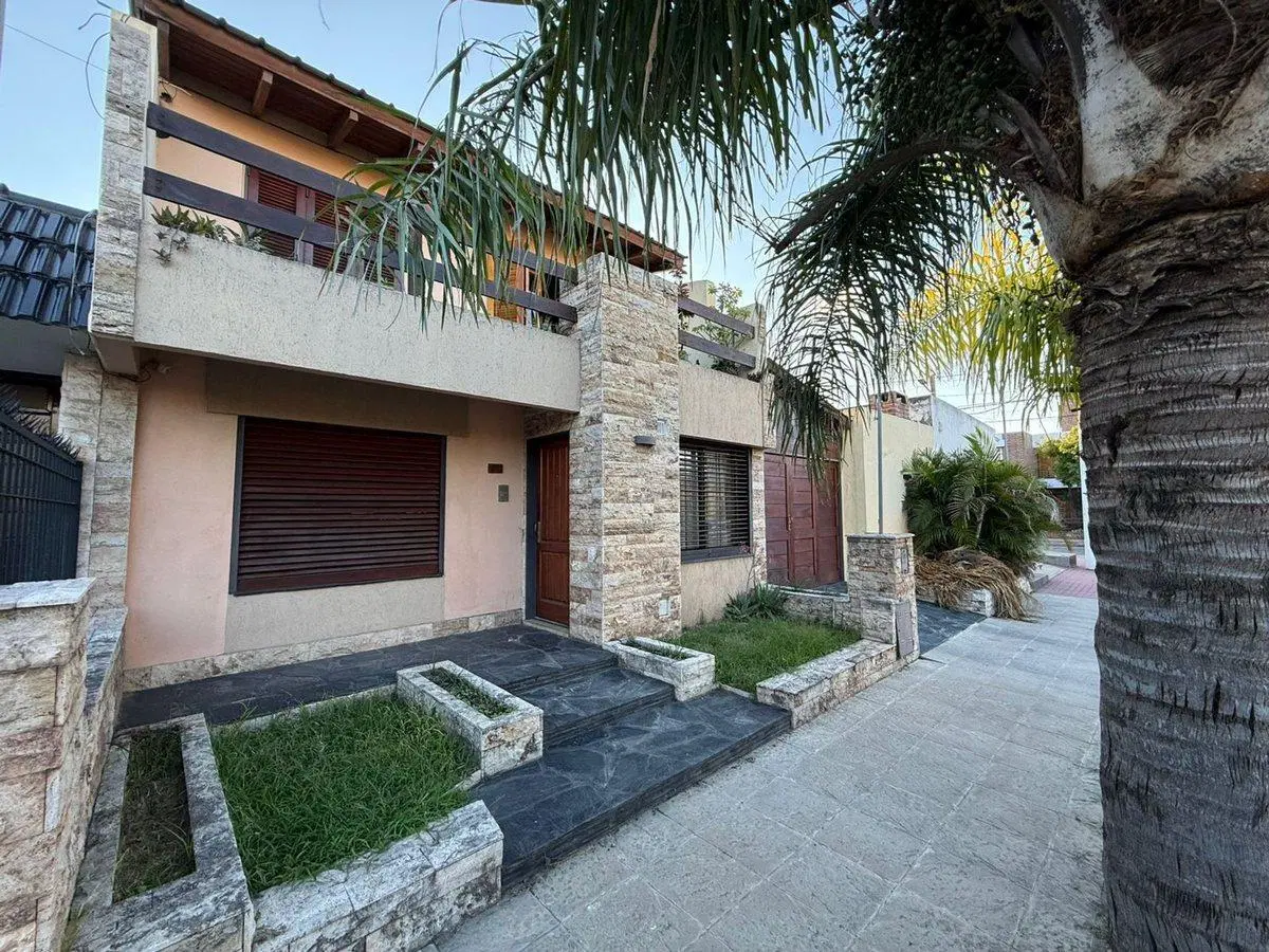 VENTA CASA 4 DORM. MAS GALPON. B° AYACUCHO 3