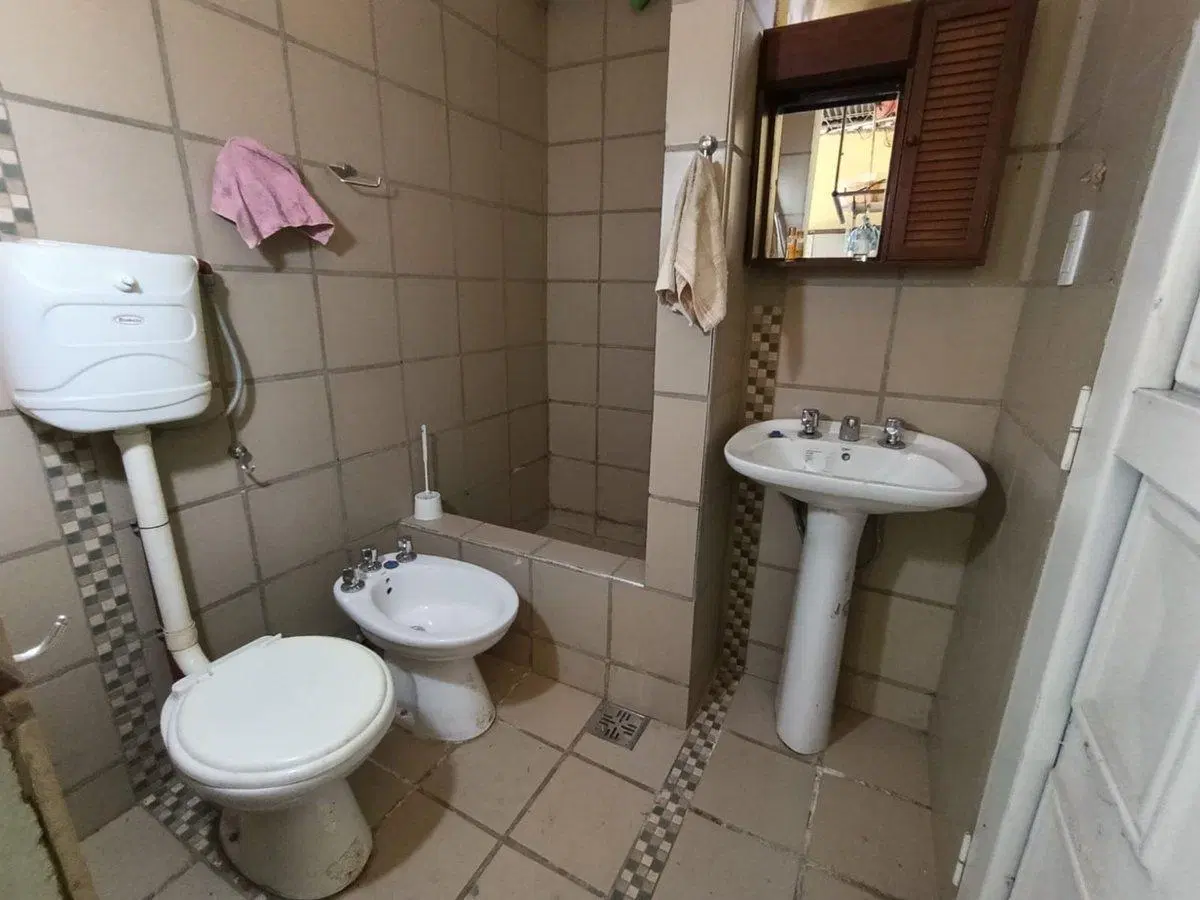 VENTA CASA 2 DORMITORIOS Y DEPOSITO EN TANTI 5