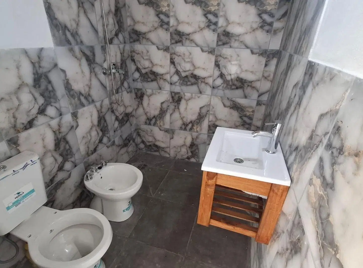Venta casa 1 dormitorio a estrenar en Tanti 5
