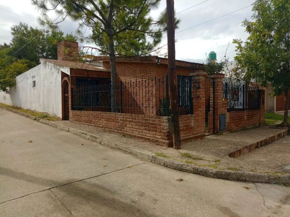 VENTA CASA 3 DORM CON DEPARTAMENTO ALTO ALBERDI 4