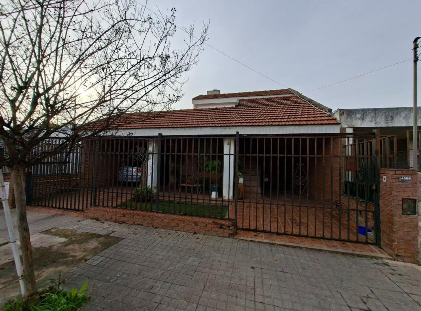 VENTA CASA 3 DORMITORIOS MAS DEPTO B POETA LUGONES