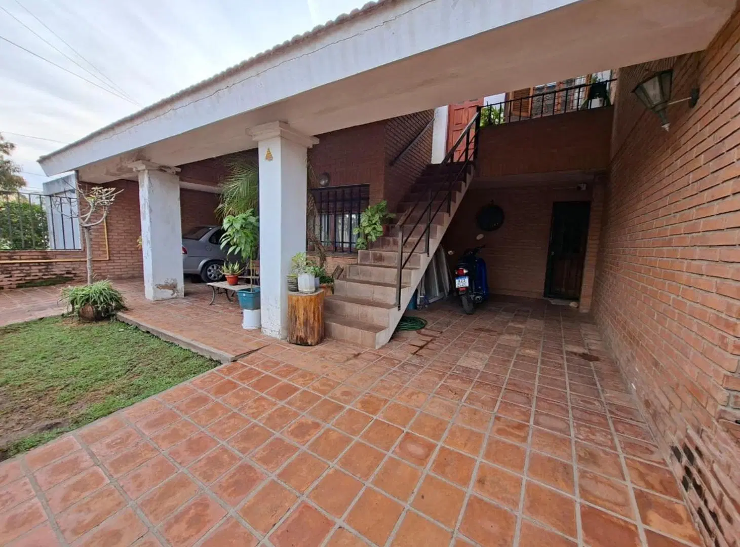 VENTA CASA 3 DORMITORIOS MAS DEPTO B POETA LUGONES 5