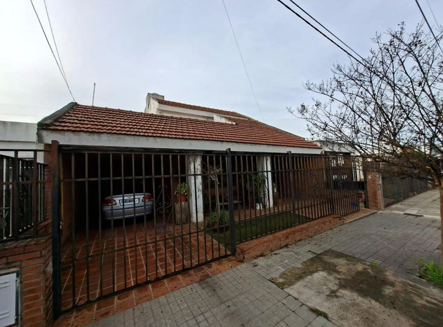 VENTA CASA 3 DORMITORIOS MAS DEPTO B POETA LUGONES 2