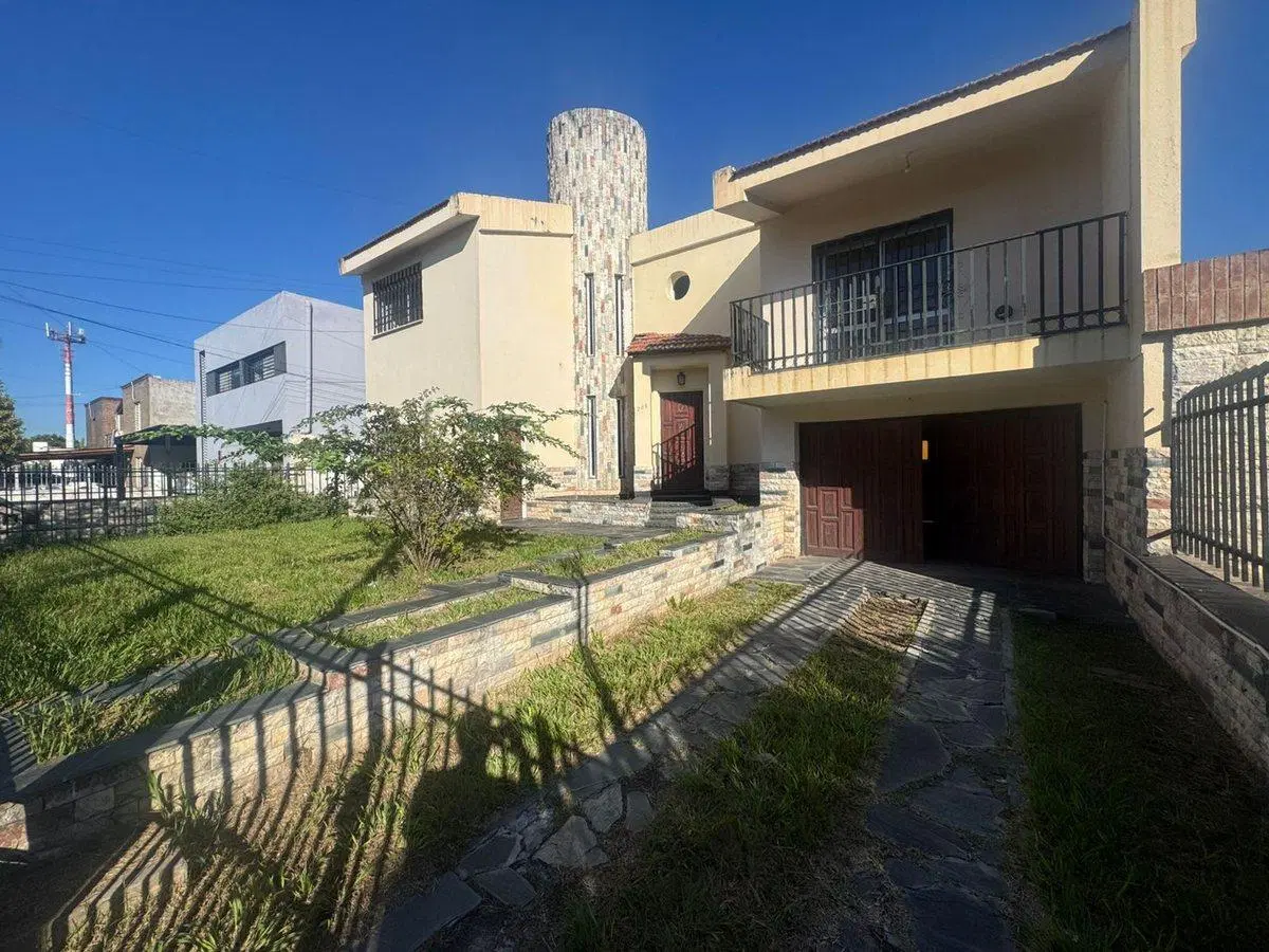 VENTA CASA 3 DORM + 3 DEPTOS. B° MARQUEZ DE SOBREM 5