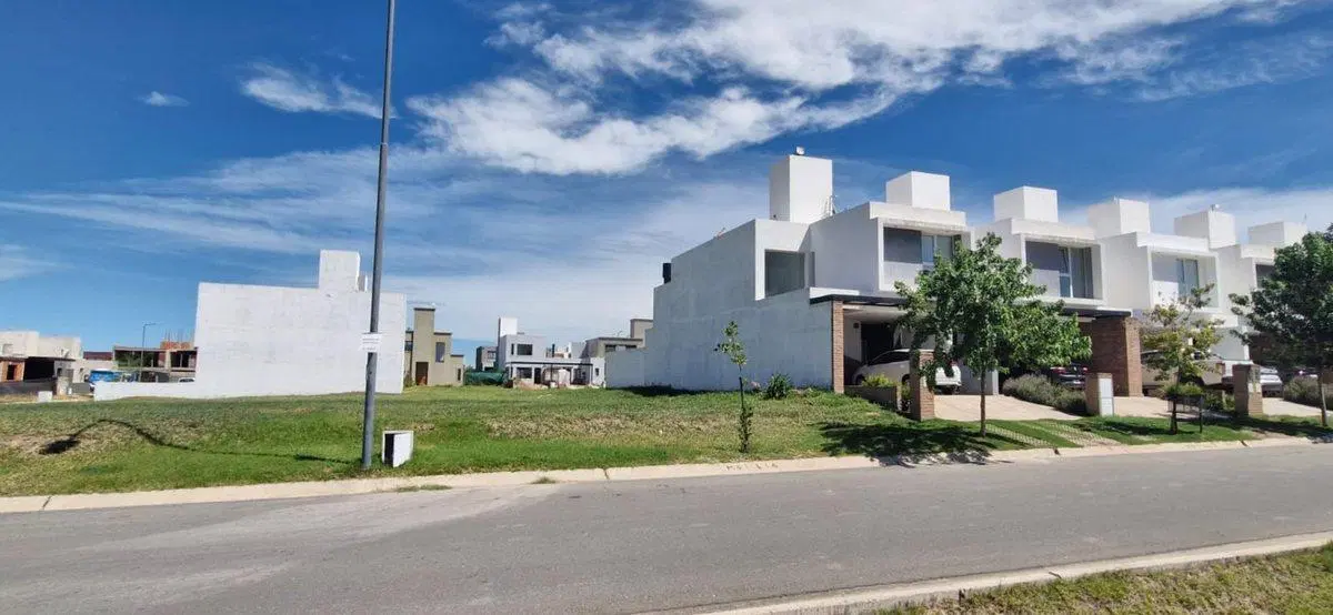 LOTE DE 360M APTO COMERCIO SOBRE BOULEVARD ETAPA 3 4