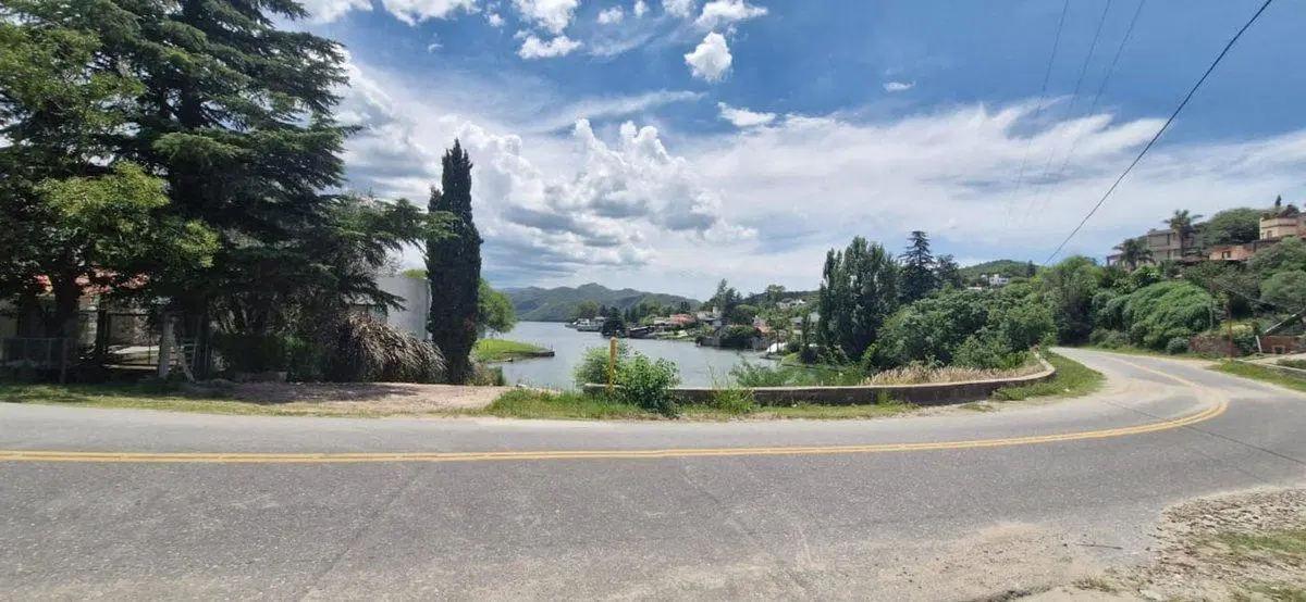 LOTE CON VISTA AL LAGO 1419 M2 EN COSTA AZUL. 3