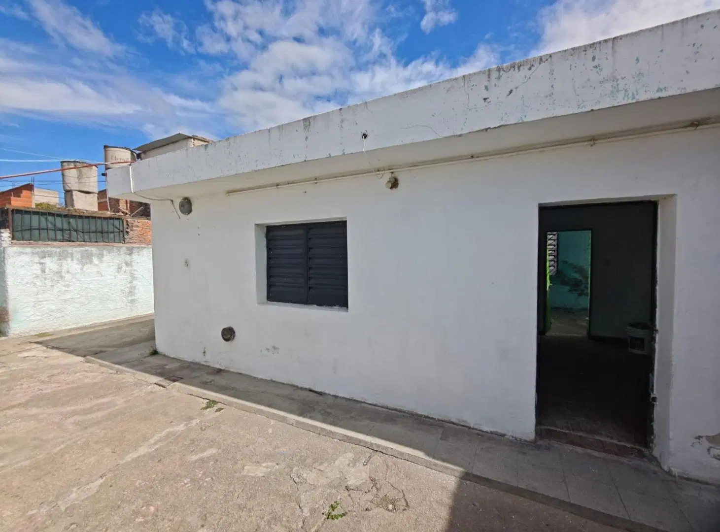 CASA 2 DORMITORIOS C/COCHERA A ALBERDI A RESTAURAR 2