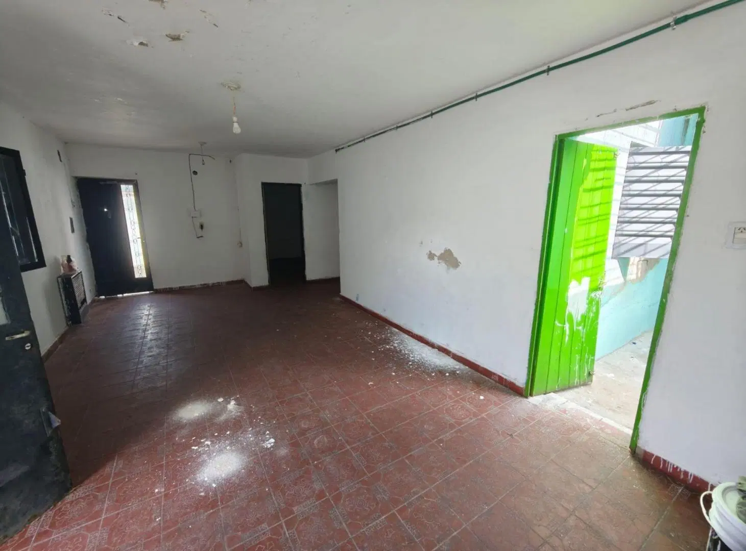 CASA 2 DORMITORIOS C/COCHERA A ALBERDI A RESTAURAR 5