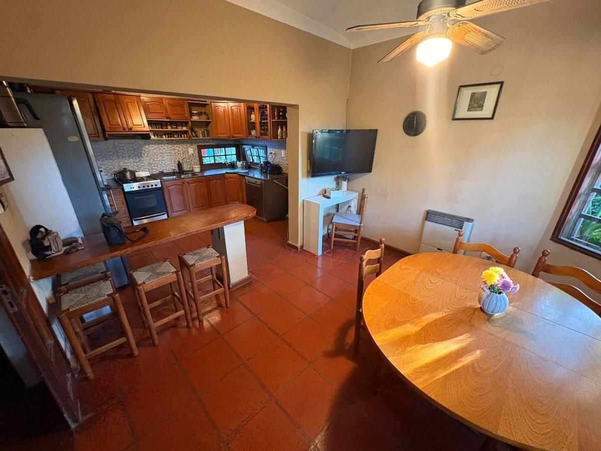 Foto de VENTA CASA 4 DORM Y PILETA EN VILLA WARCARLDE, imagen 4