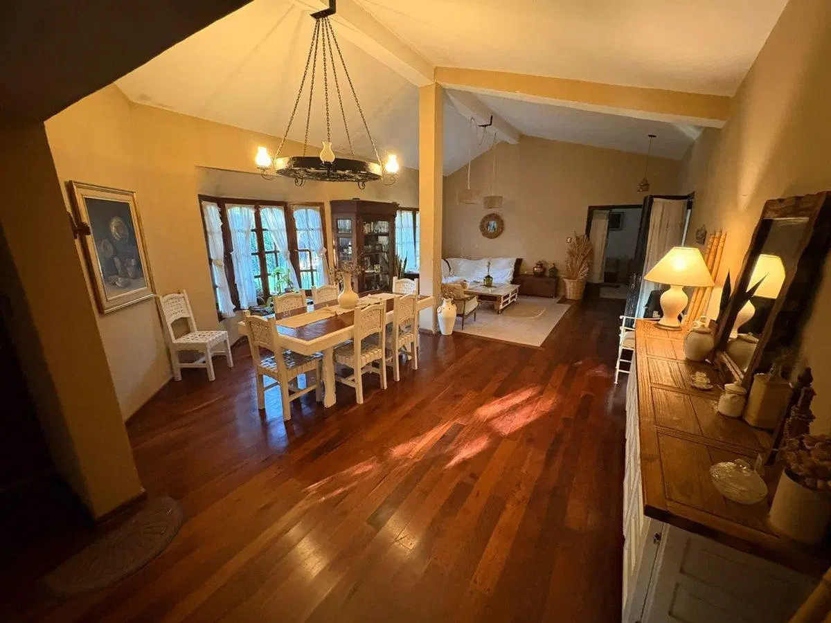 VENTA CASA 4 DORM Y PILETA EN VILLA WARCARLDE 5