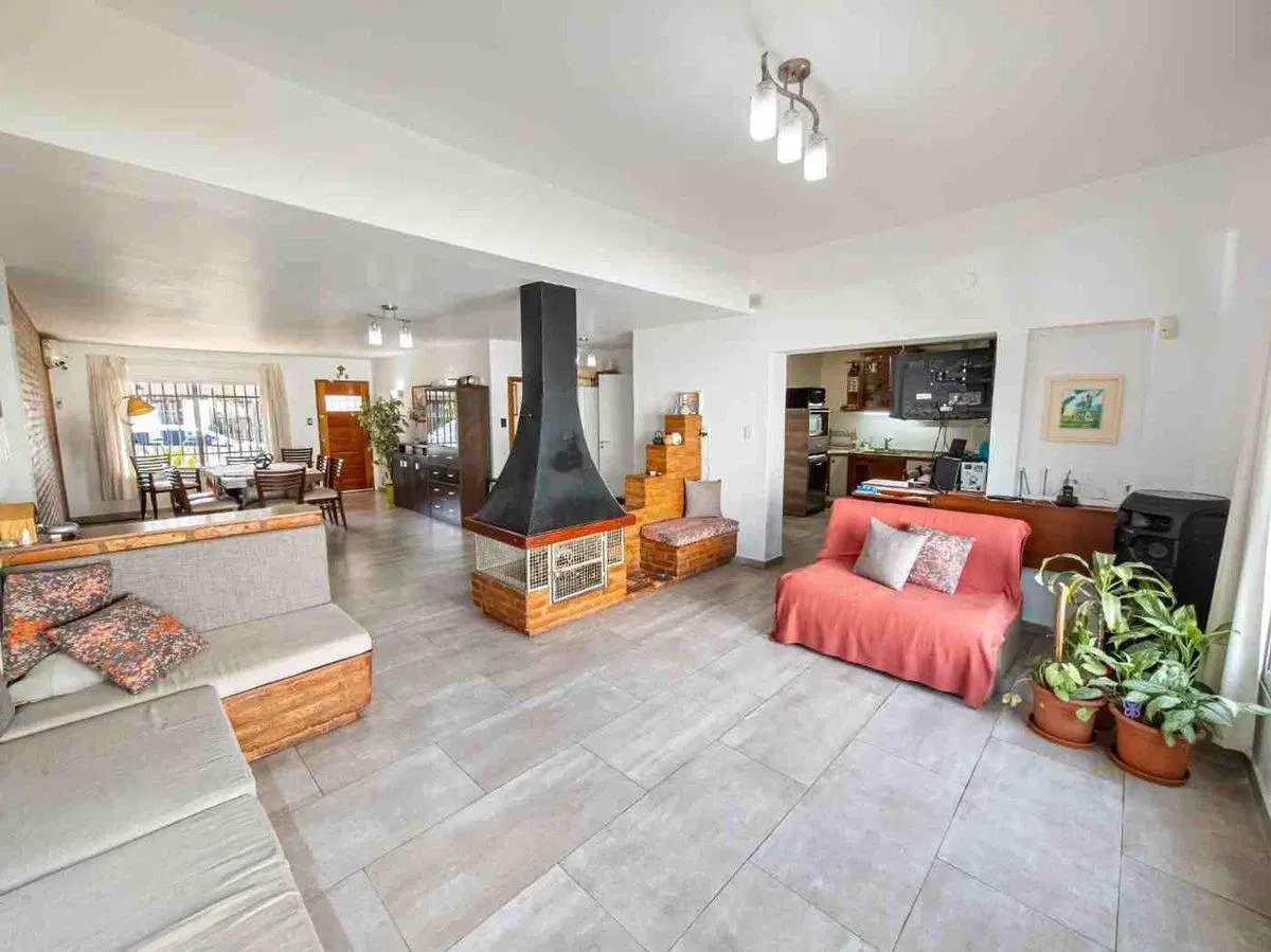 EN VENTA CASA DE 4 DORMITORIOS EN ALTO VERDE 3