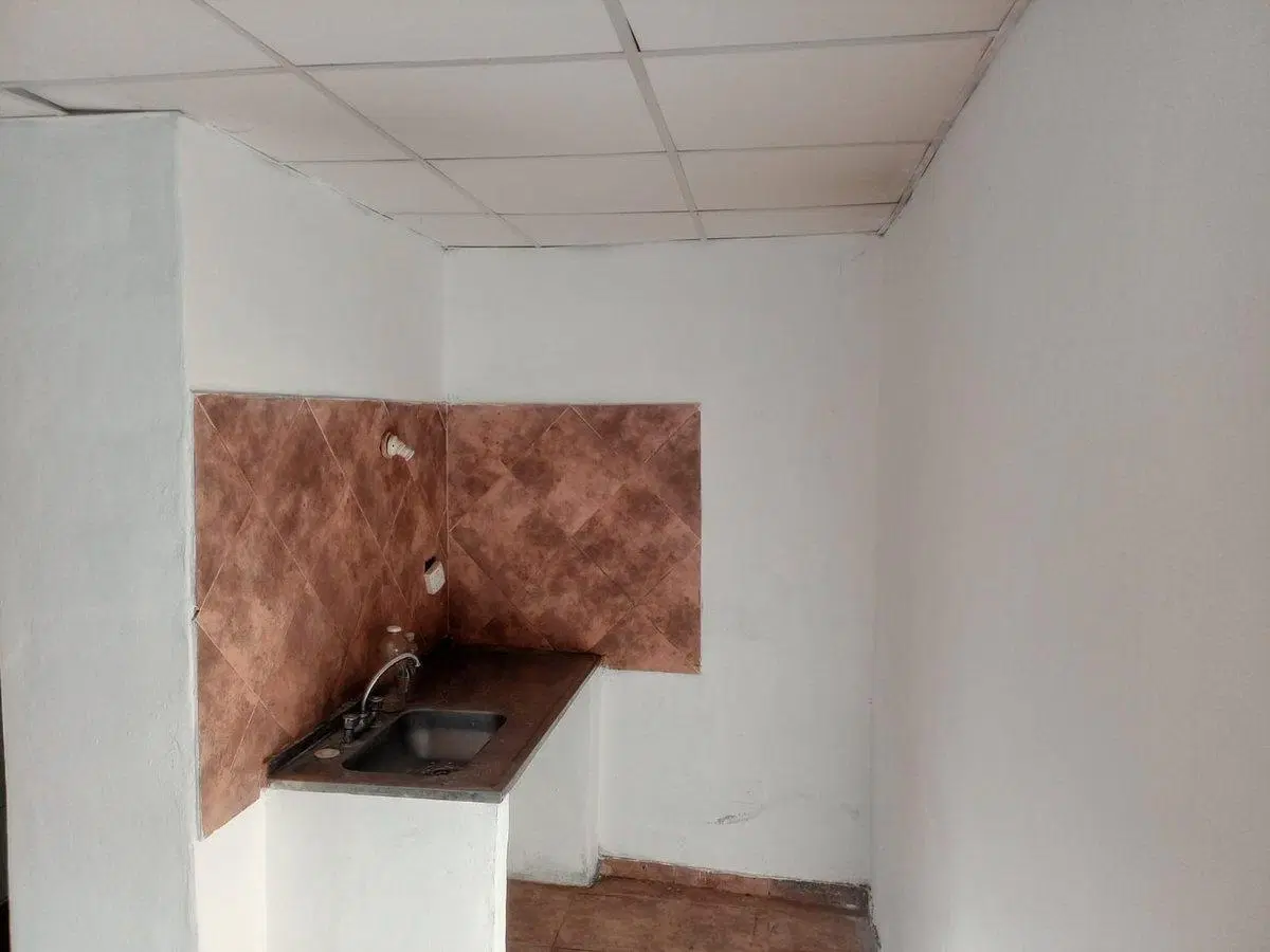 SE VENDE 3 LOCALES + DEPARTAMENTO DE 2 DORMITORIOS 8