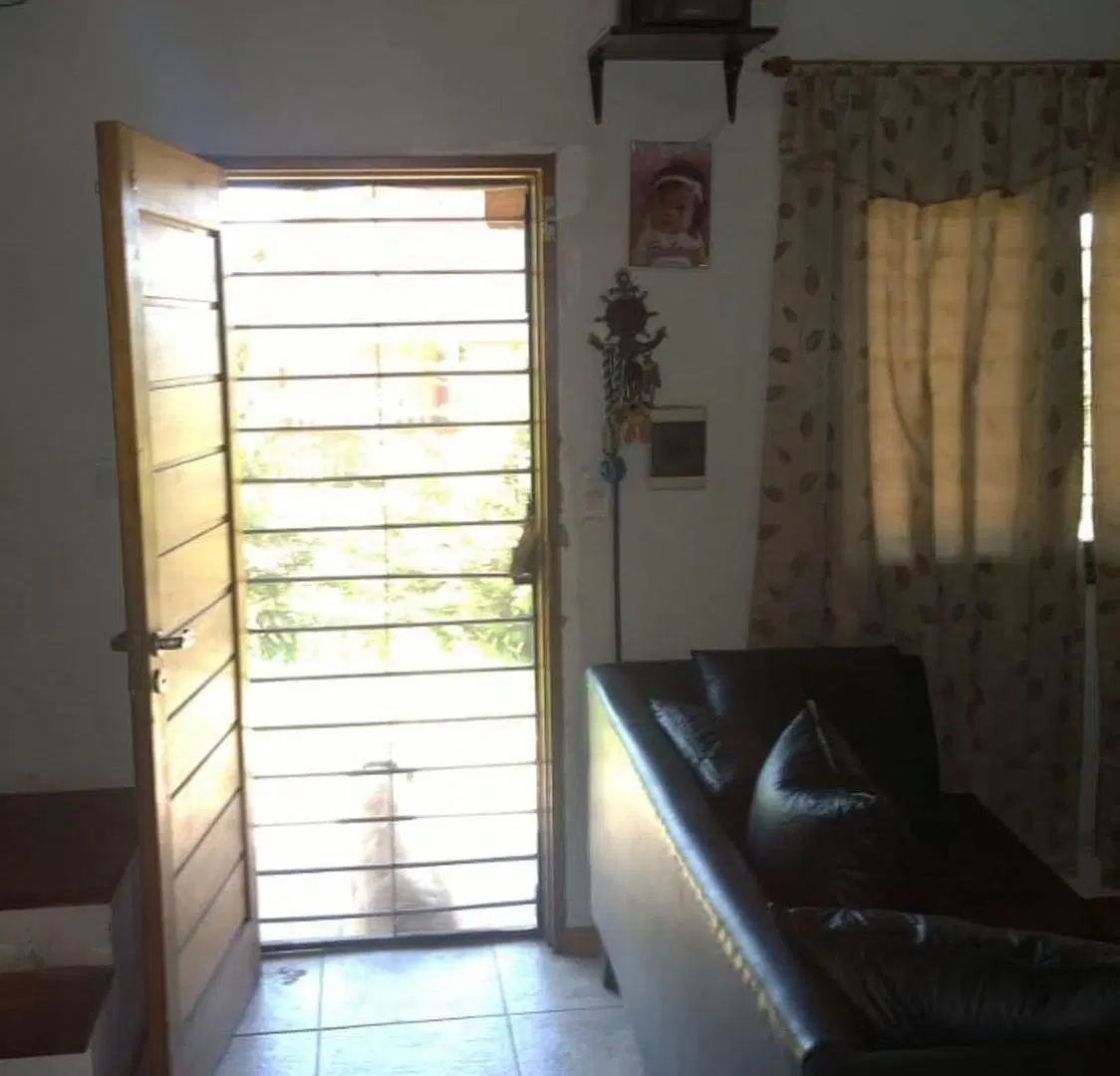 VENTA CASA DE 2 PLANTAS EN LOS REARTES| 80.000 USD 5