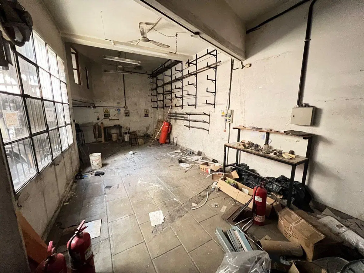 VENDE LOCAL COMERCIAL CON GALPON 5