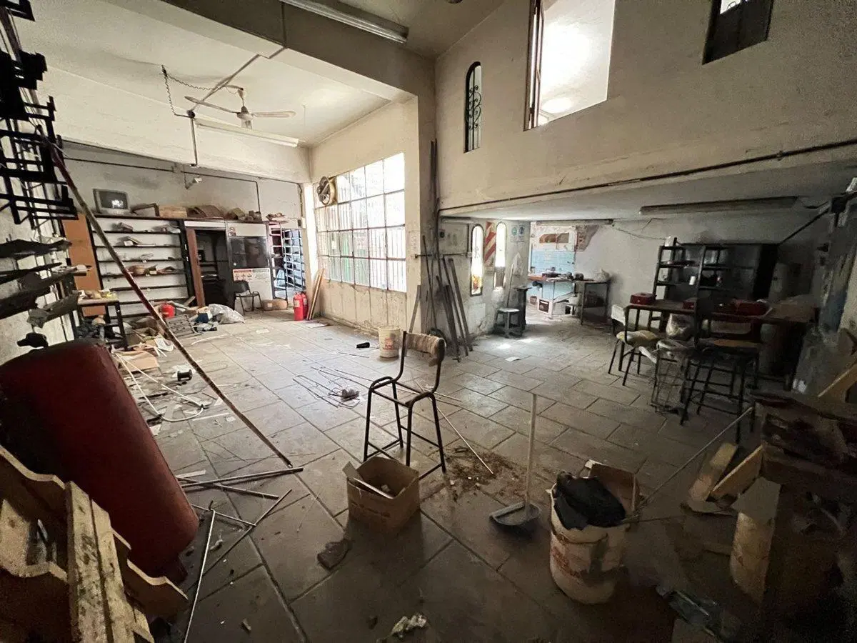 VENDE LOCAL COMERCIAL CON GALPON 3
