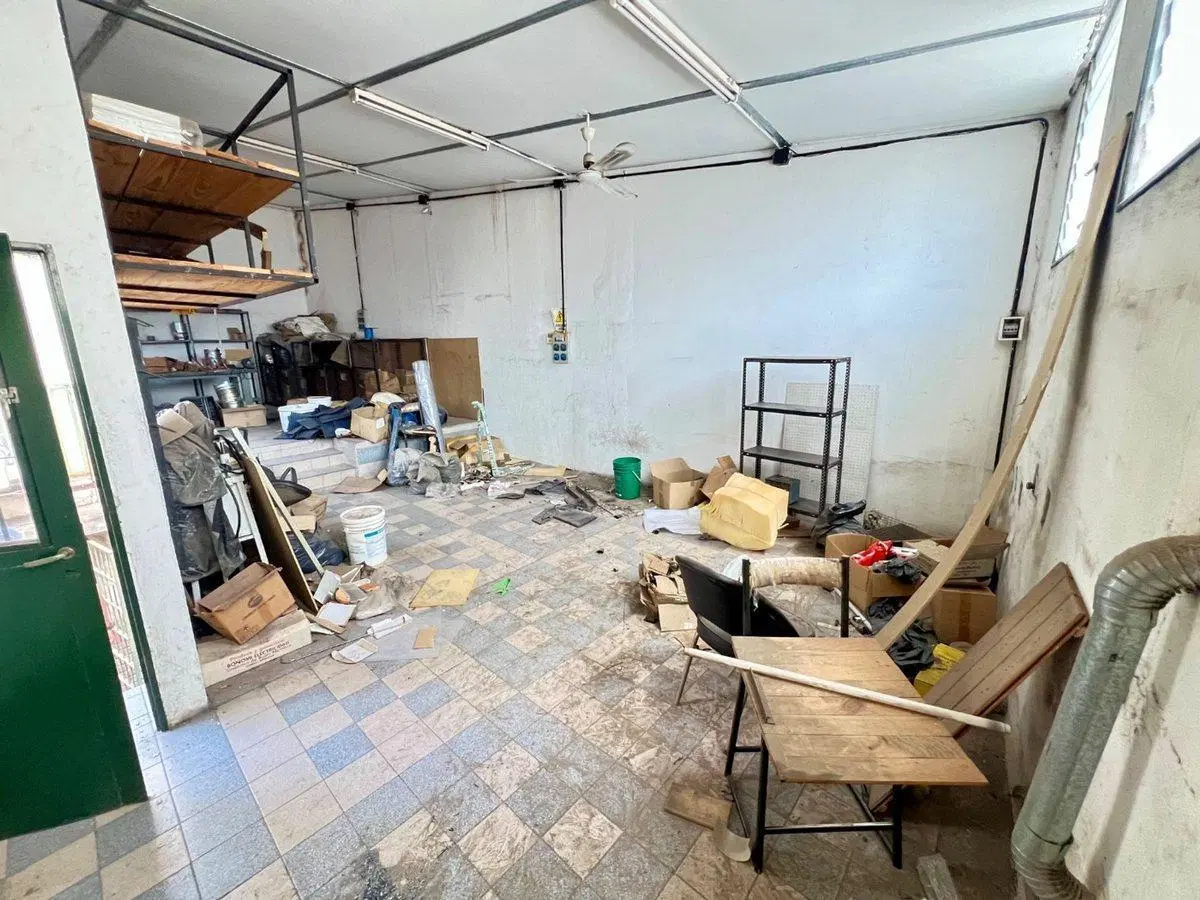 VENDE LOCAL COMERCIAL CON GALPON 4
