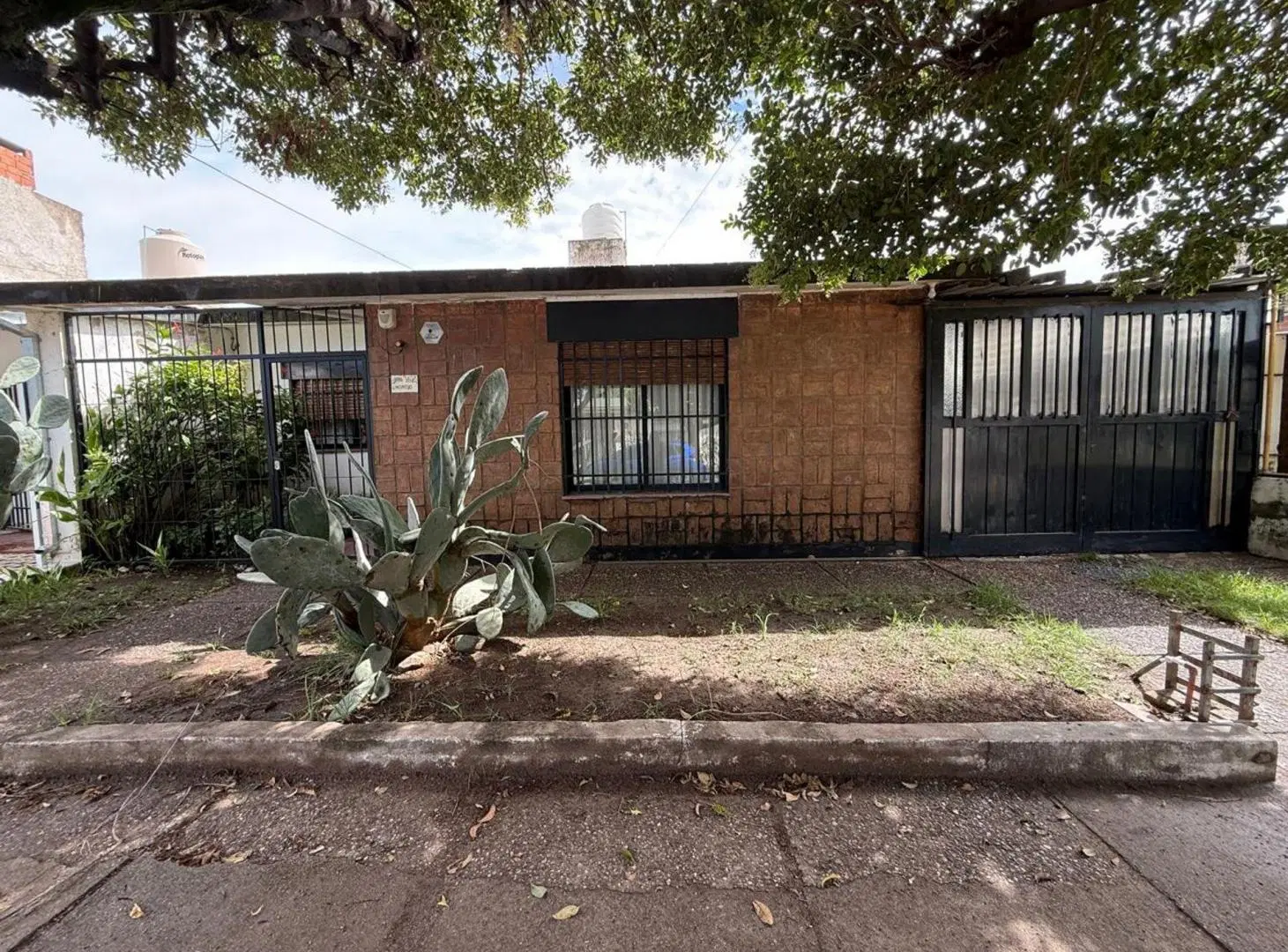 CASA EN VENTA 3 DORMITORIOS CON PATIO LOS PLÁTANOS 3