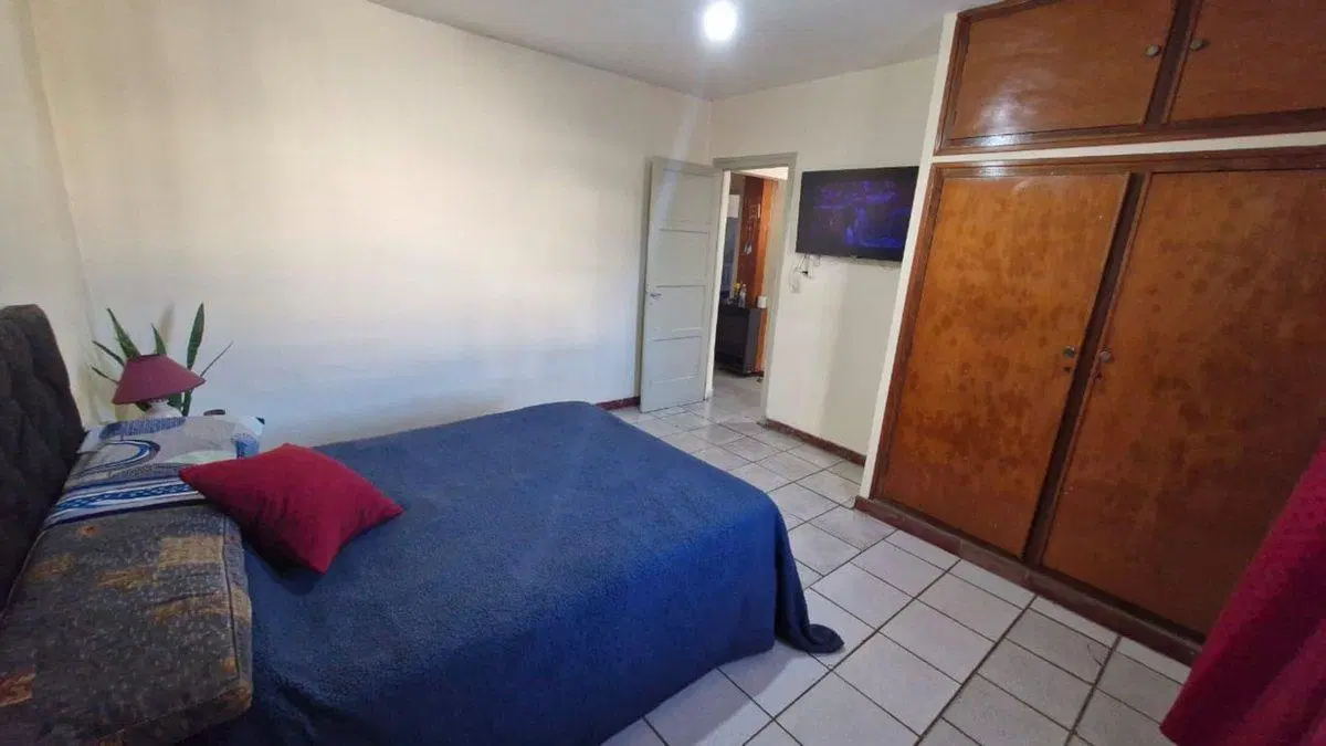 DOS CASAS DE 2 DORMITORIOS Y PATIO EN YOFRE SUD 8
