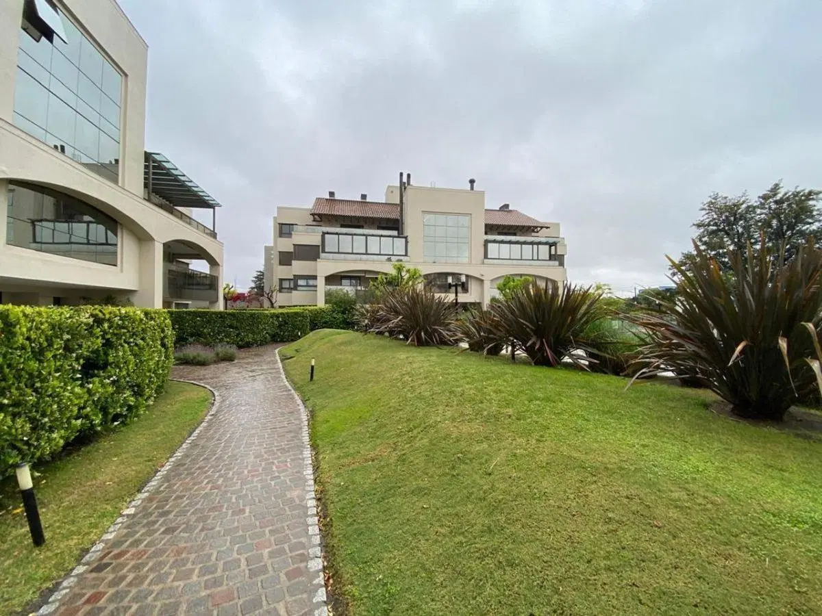 DEPARTAMENTO DE 3 DORMITORIOS EN CASONAS DEL CERRO 4