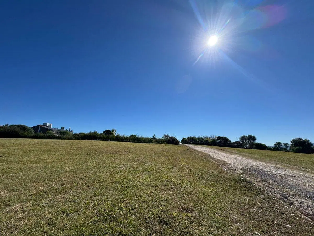VENTA TERRENO 2200 M2. B ° ALTOS DEL CORRAL. 2