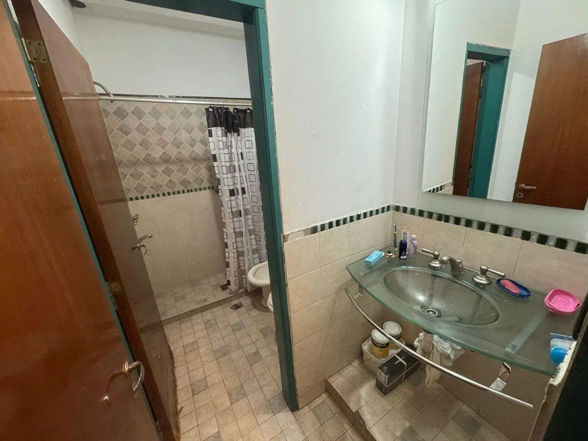 VENTA CASA 6 DORMITORIOS B° CENTRO AMERICA 2