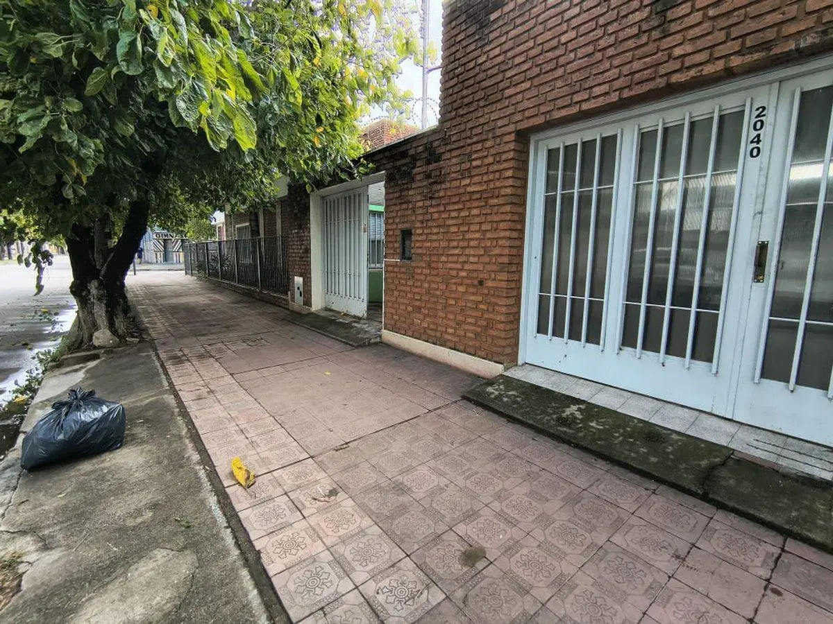 VENTA CASA 3 DORMITORIOS, COCHERA, PATIO B EMPALME 4
