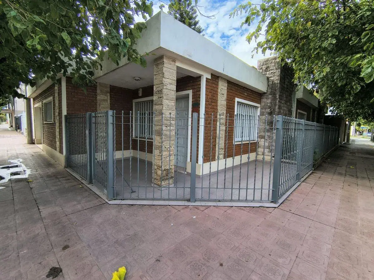 VENTA CASA 3 DORMITORIOS, COCHERA, PATIO B EMPALME 3