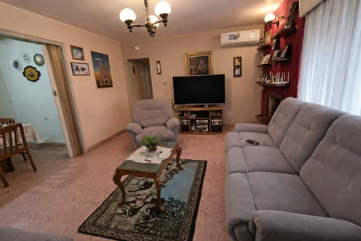 VENTA CASA 3 DORMITORIOS, COCHERA, PATIO B EMPALME 8