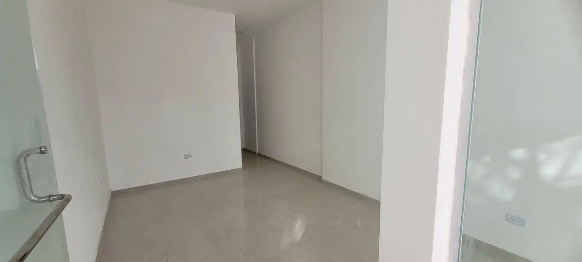 LOCAL COMERCIAL SOBRE AV. DUARTE QUIROS. 4